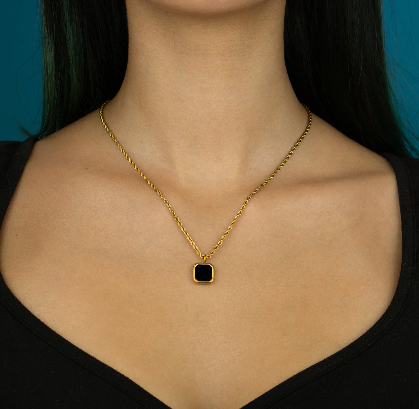 Black Elegant Pendant Necklace